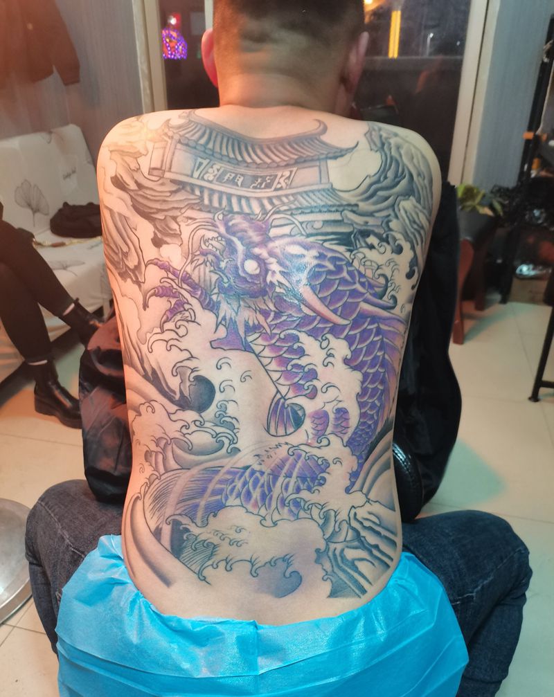 未完成，还差一次纹身图片_背部纹身图案