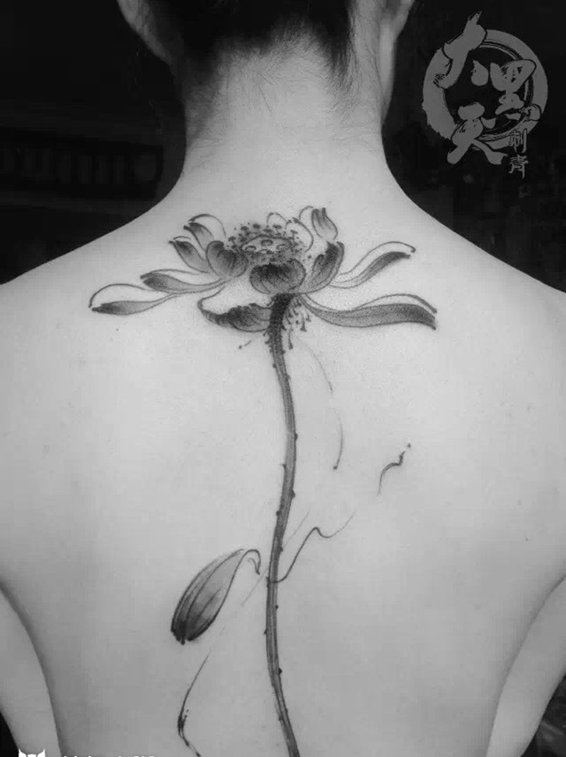 《鱼戏莲叶间》纹身图片_成品肩部腰部背部臀部国画传统清新原创植物纹身图案