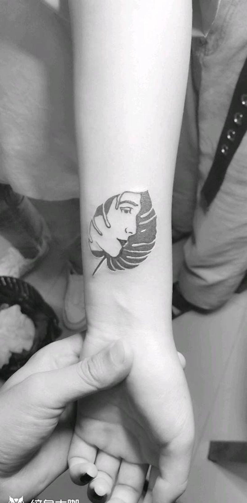 叶子纹身图片_手臂纹身图案