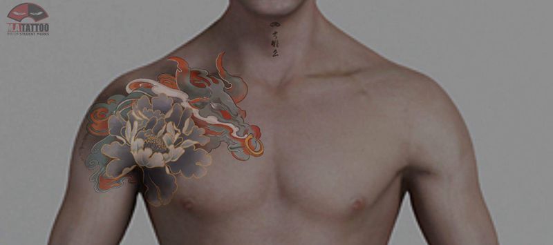 牛年限定纹身图片_胸部水墨水彩纹身图案