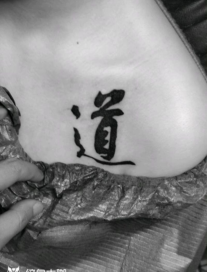 遮盖小字母G纹身图片_颈部纹身图案