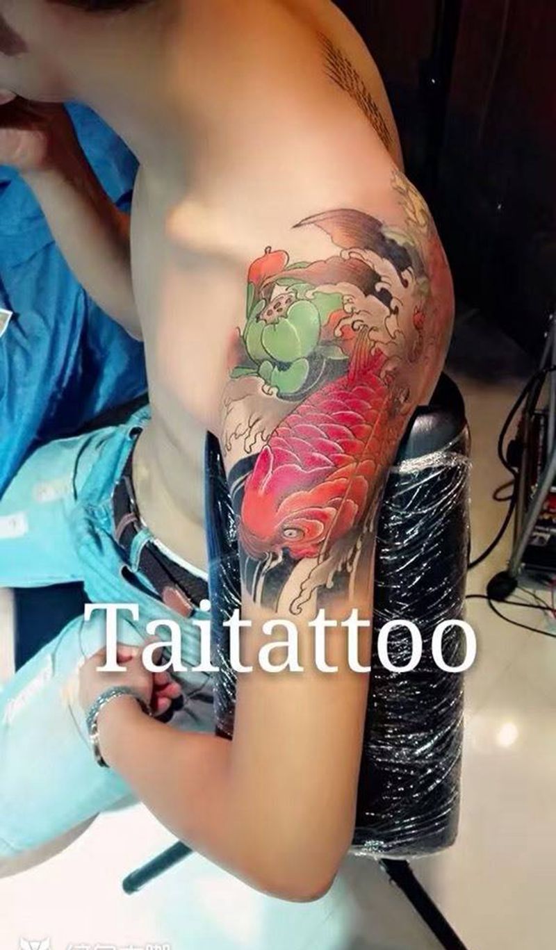 鲤鱼大臂纹身-傣刺青纹身图片