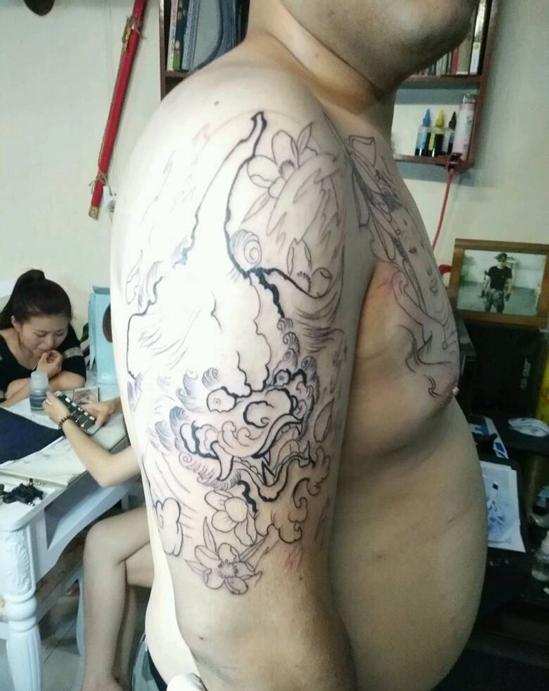 半甲唐狮大日如来线条未完成纹身图片
