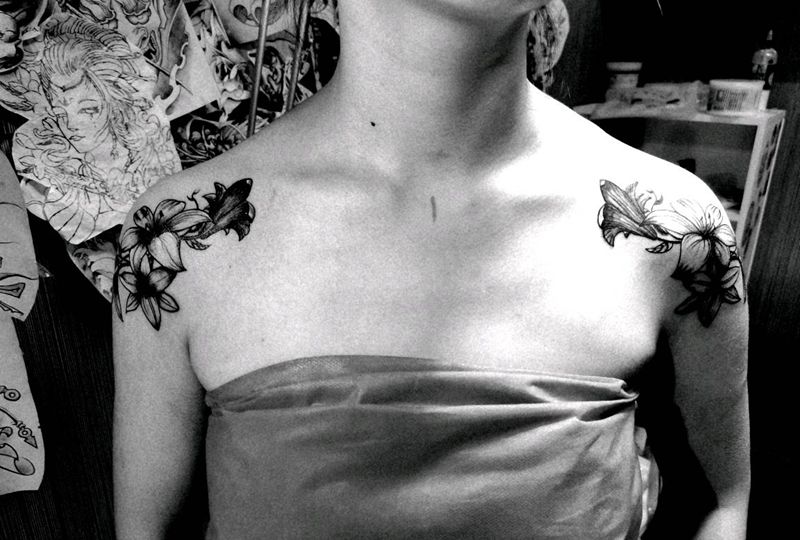 肩花纹身图片_肩部纹身图案