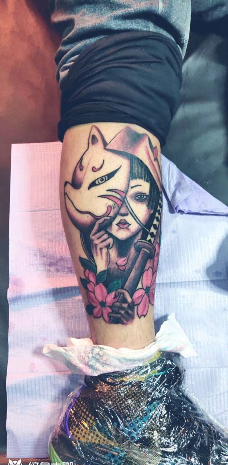 文艺纹身图片_腿部纹身图案