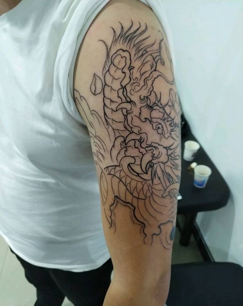 大臂割线纹身图片