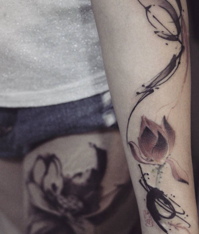 莲花纹身图片_腿部手臂水墨水彩纹身图案
