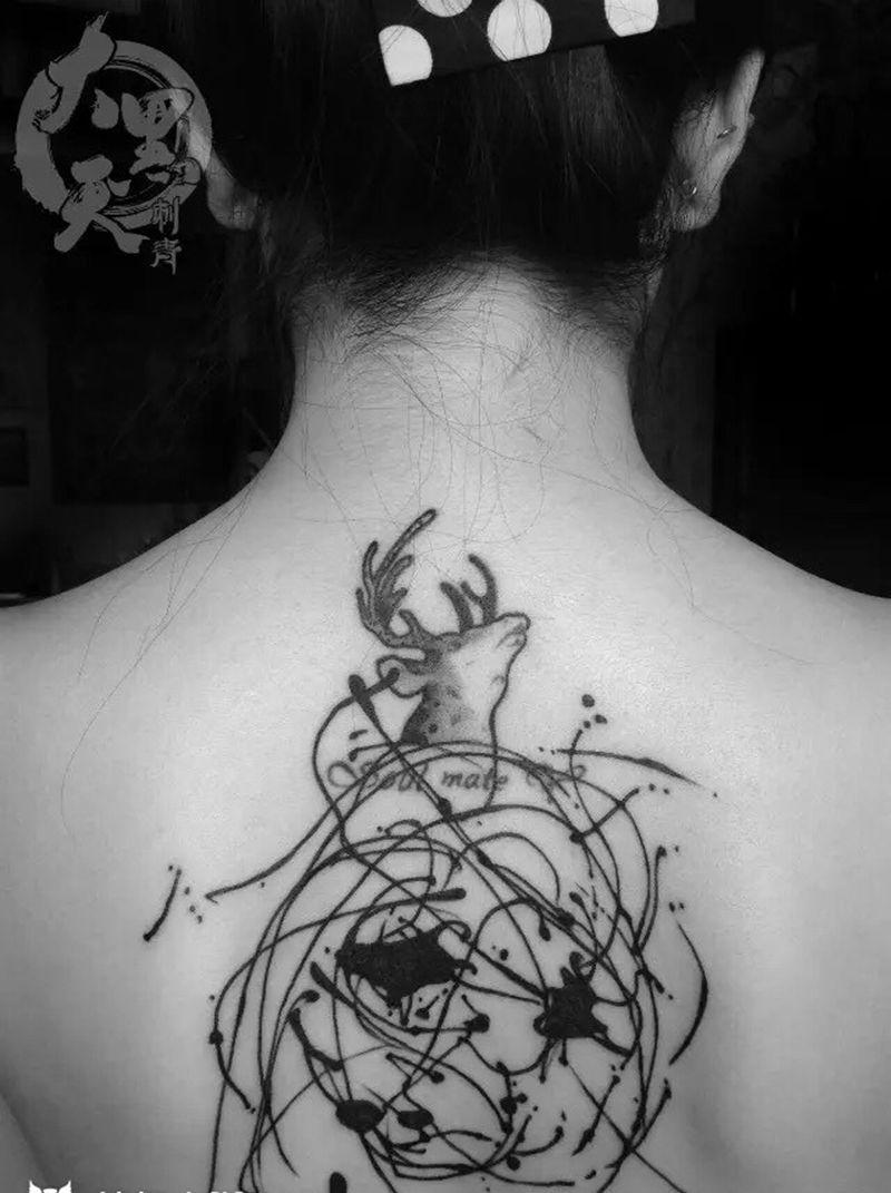 《鹿》纹身图片_成品颈部背部欧美国画传统原创动物几何纹身图案