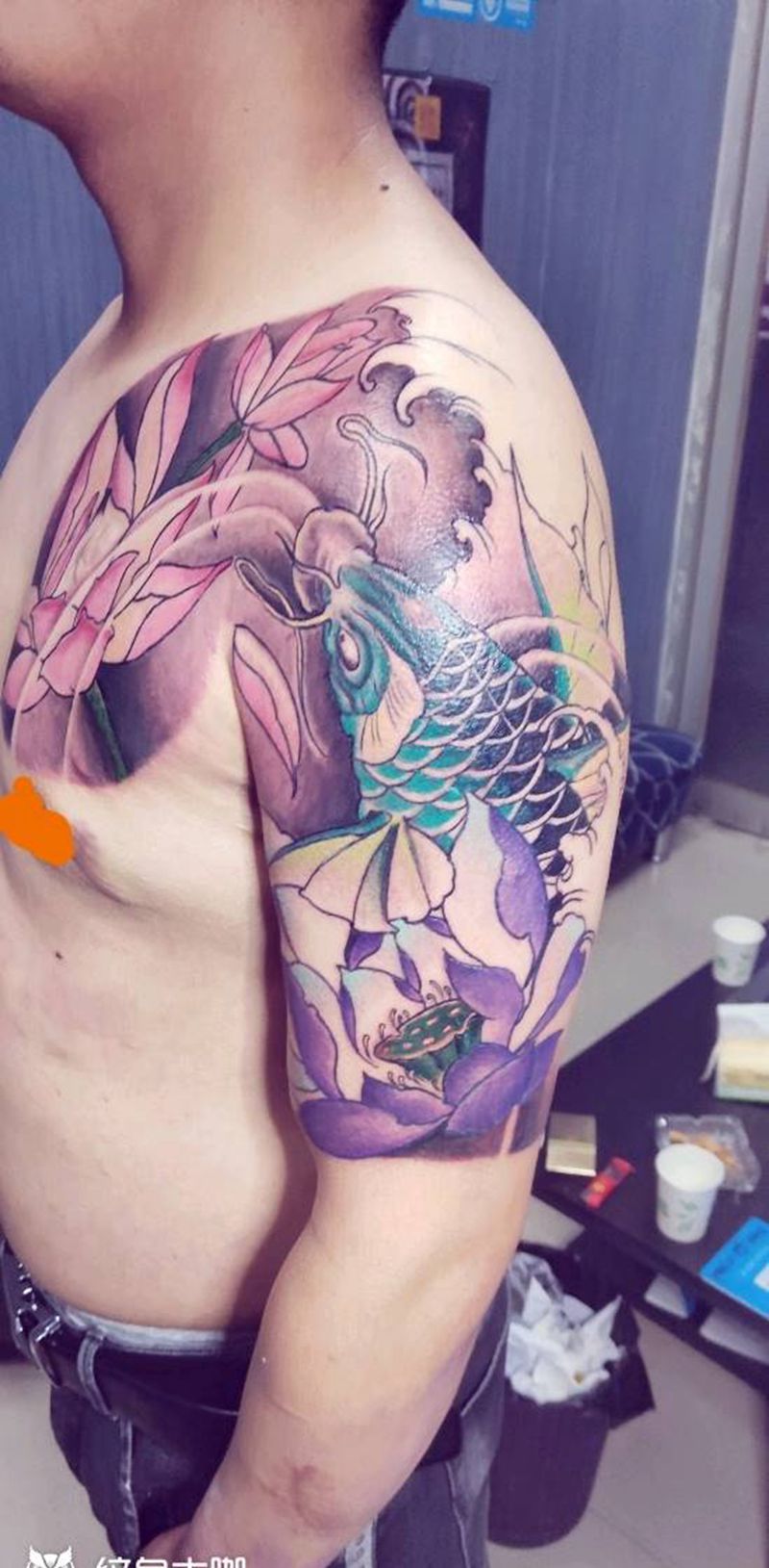 半甲未完成纹身图片_手臂胸部纹身图案