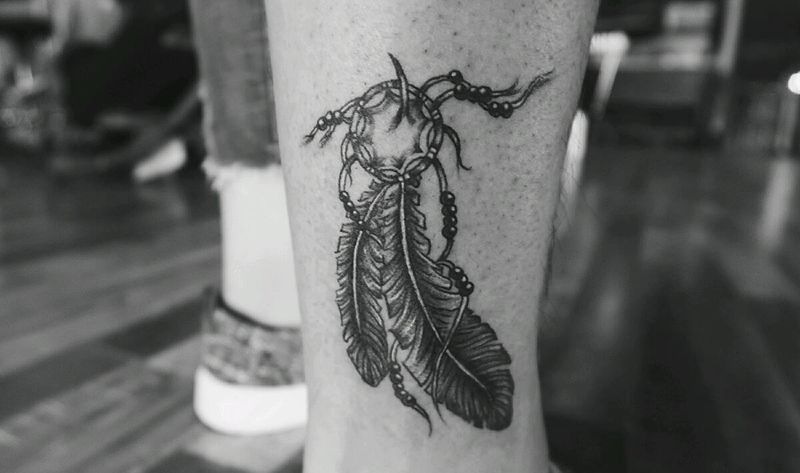 羽毛字母纹身图片