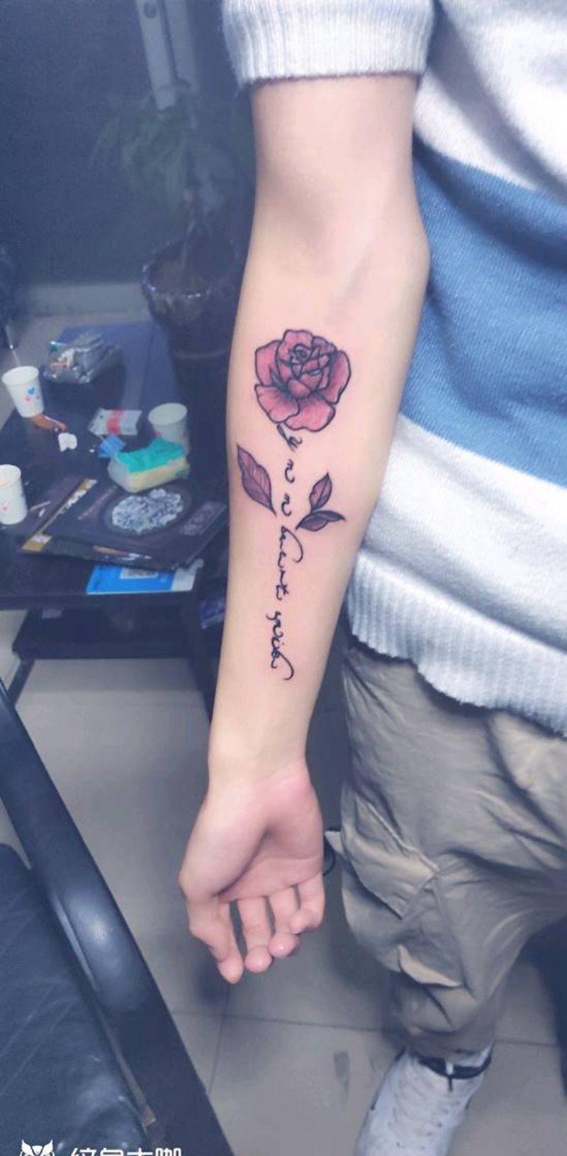 英文花纹身图片_手臂纹身图案