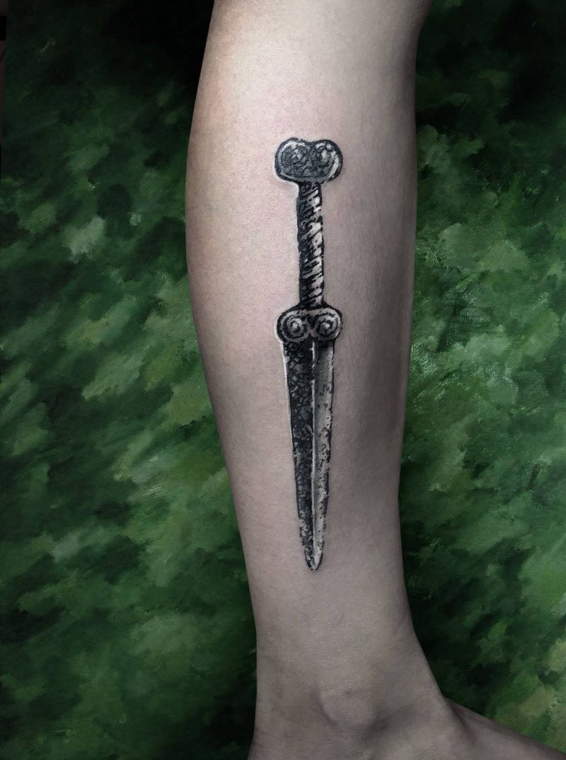 短剑纹身图片_原创宗教图腾写实清新腿部成品纹身图案