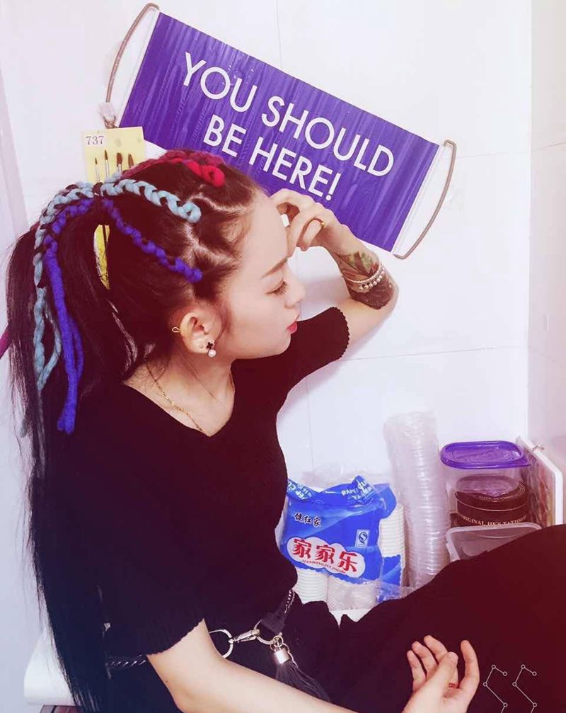 纹身和小辫子最配纹身图片_成品手部人物纹身图案