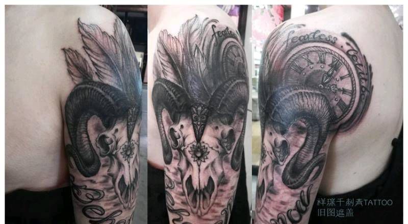 旧图遮盖~骷髅头，时间，字母纹身图片