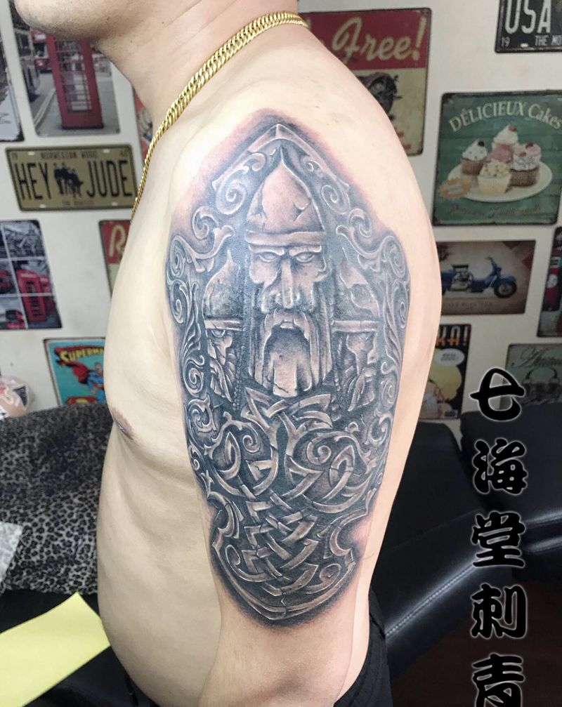 手臂老纹身遮盖纹身图片_肩部欧美写实纹身图案