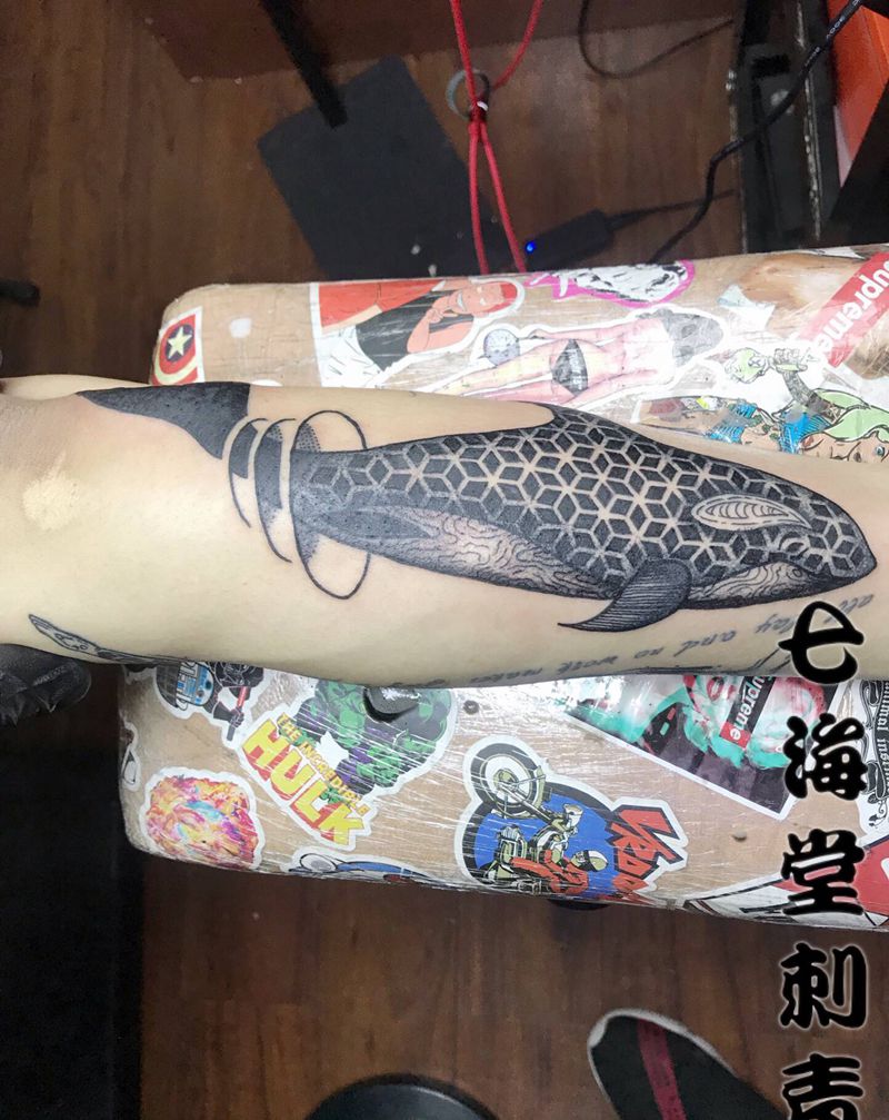 鲸鱼纹身图片_点刺几何纹身图案