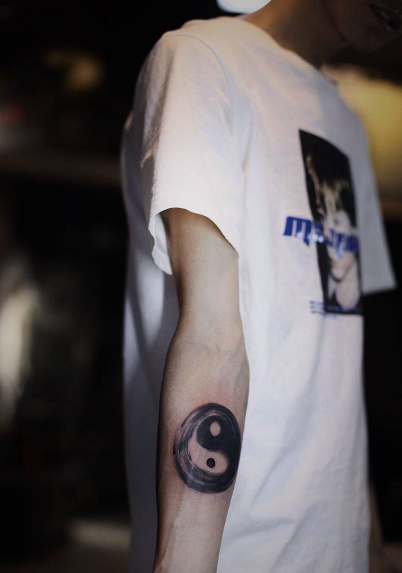 小图//小图纹身图片_手臂肩部水彩点刺纹身图案