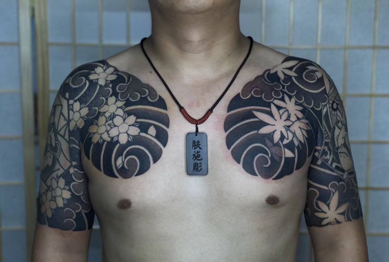 双半胛纹身图片_肩部老传统纹身图案