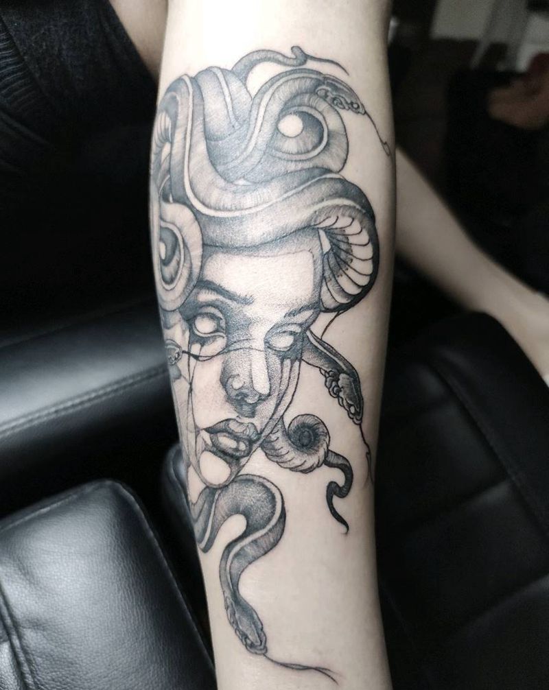 美杜莎纹身图片_腿部New School点刺纹身图案