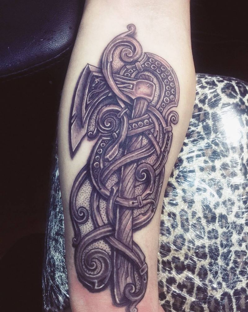 维京战斧纹身图片