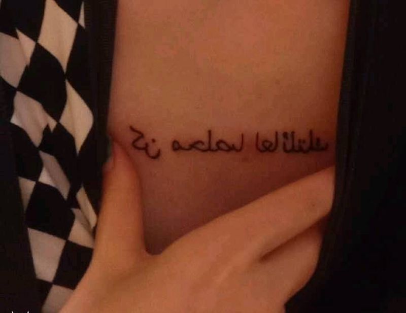 幸运字母纹身图片_胸部字母纹身图案