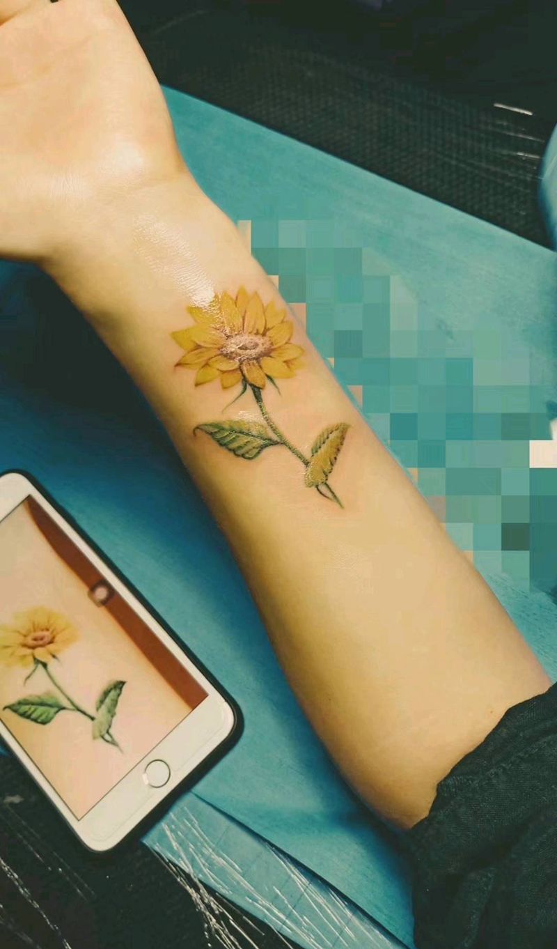 向日葵纹身图片_手臂向日葵彩色纹身图案
