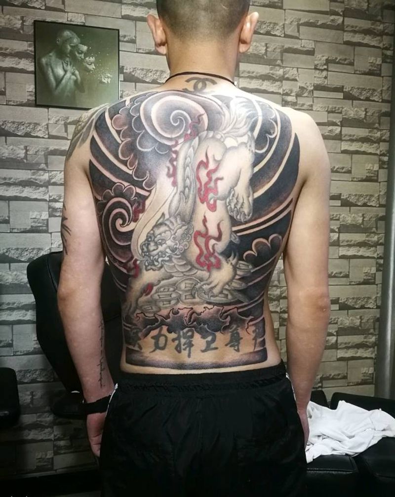 旧图貔貅加雾纹身图片_背部老传统纹身图案