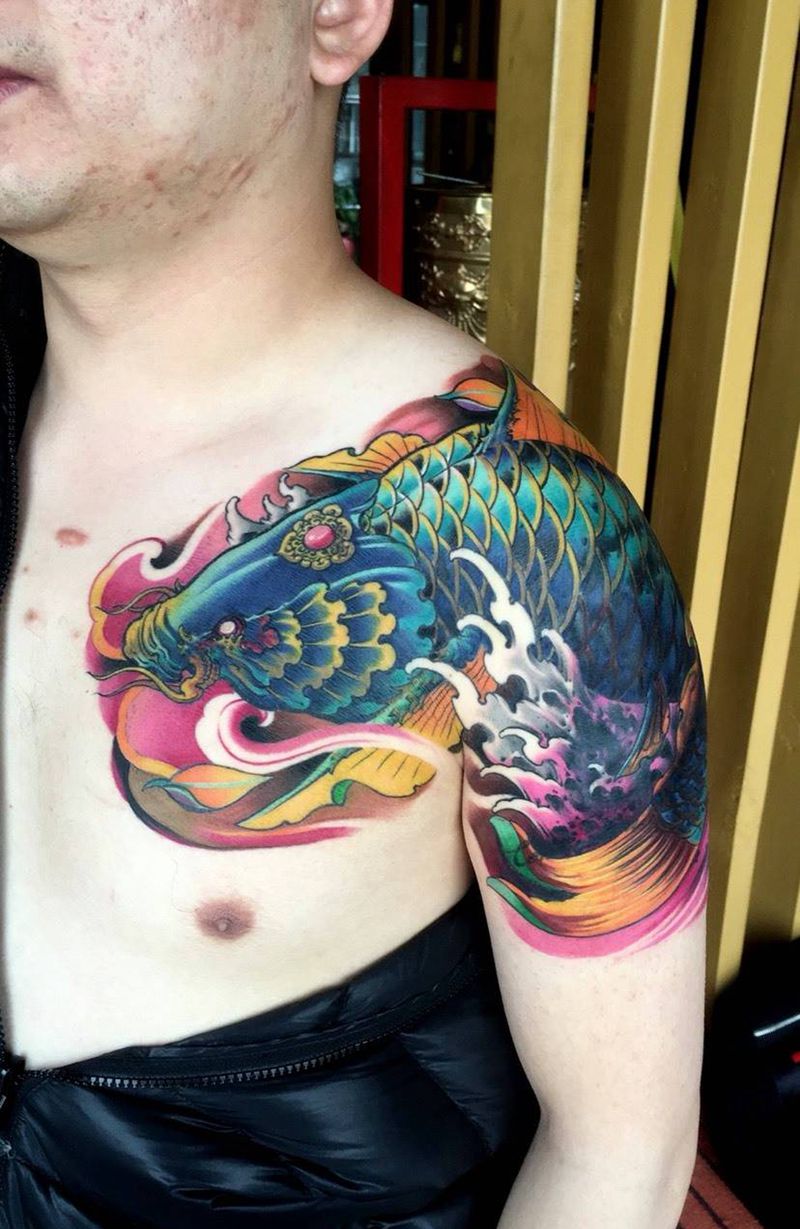彩色富贵鱼遮盖旧图，靳凯作品纹身图片_肩部手臂新传统水彩鱼遮盖原创纹身图案