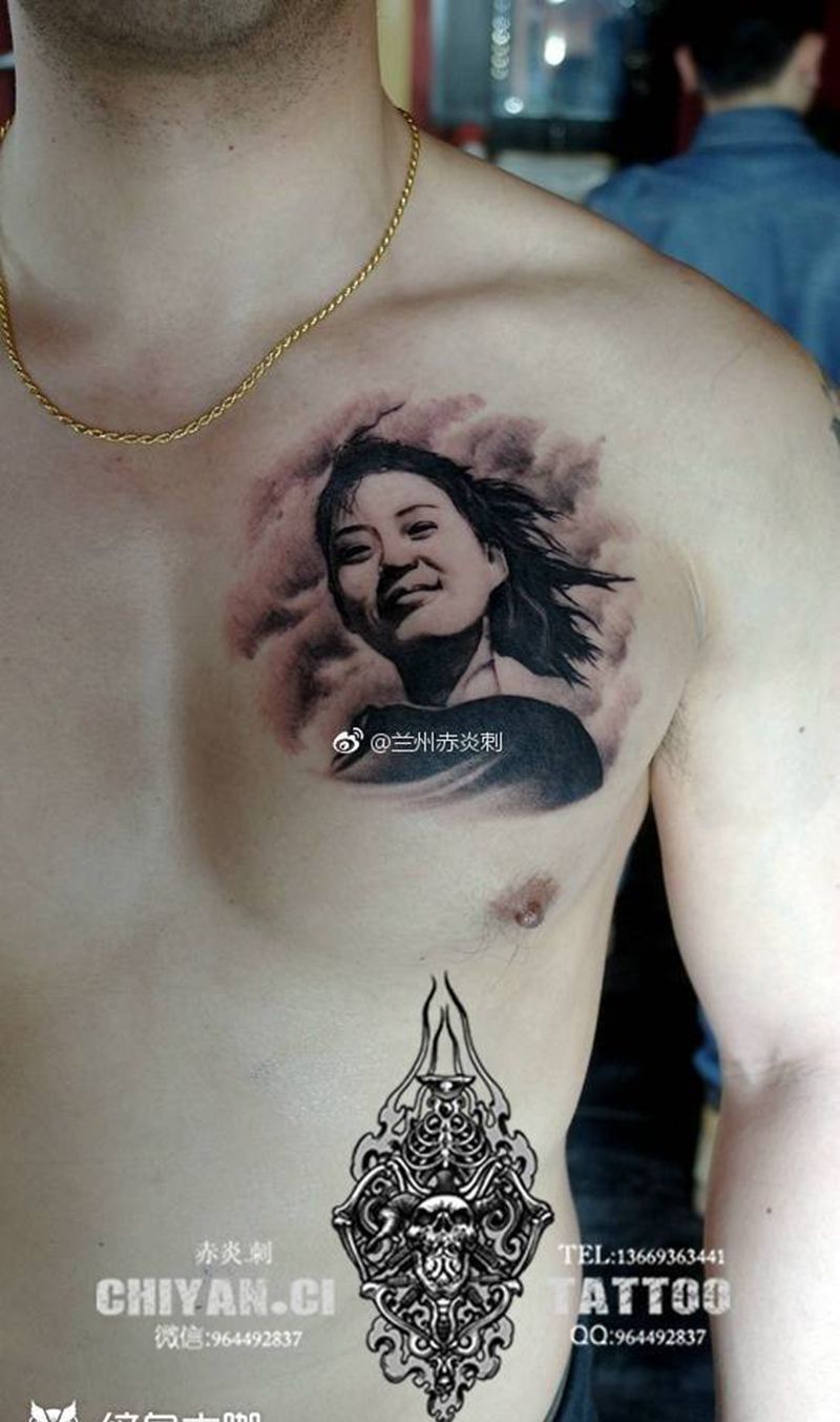 肖像。心上人放在心上纹身图片_成品胸部清新肖像写实原创人物纹身图案