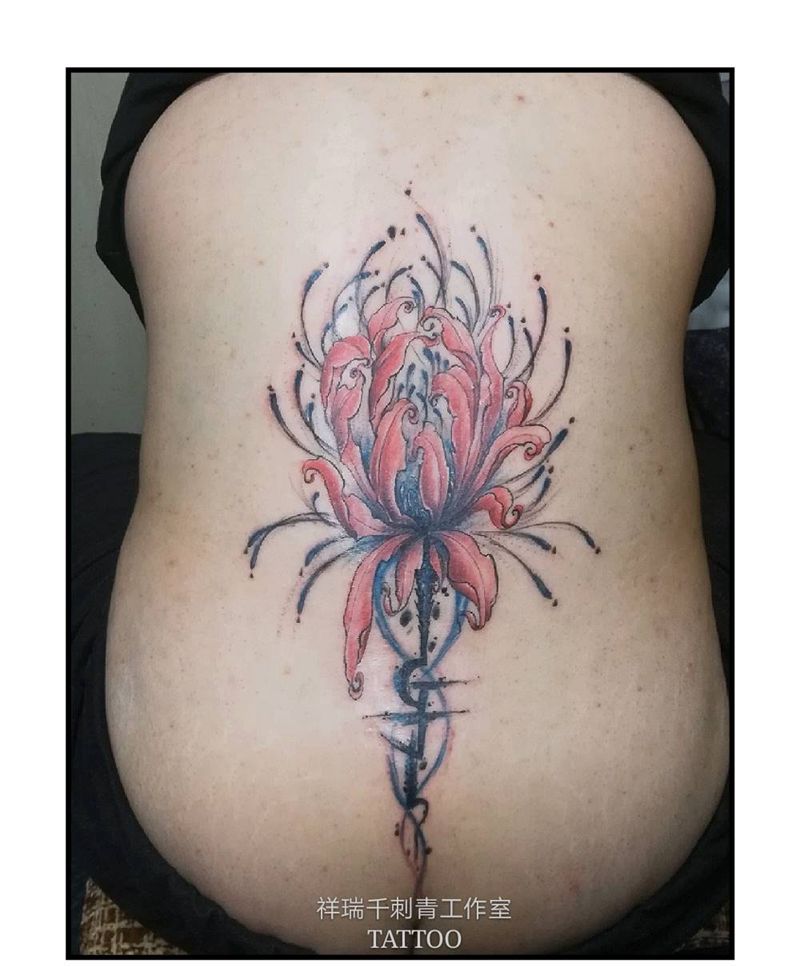 花开彼岸纹身图片_腰部新传统水墨纹身图案