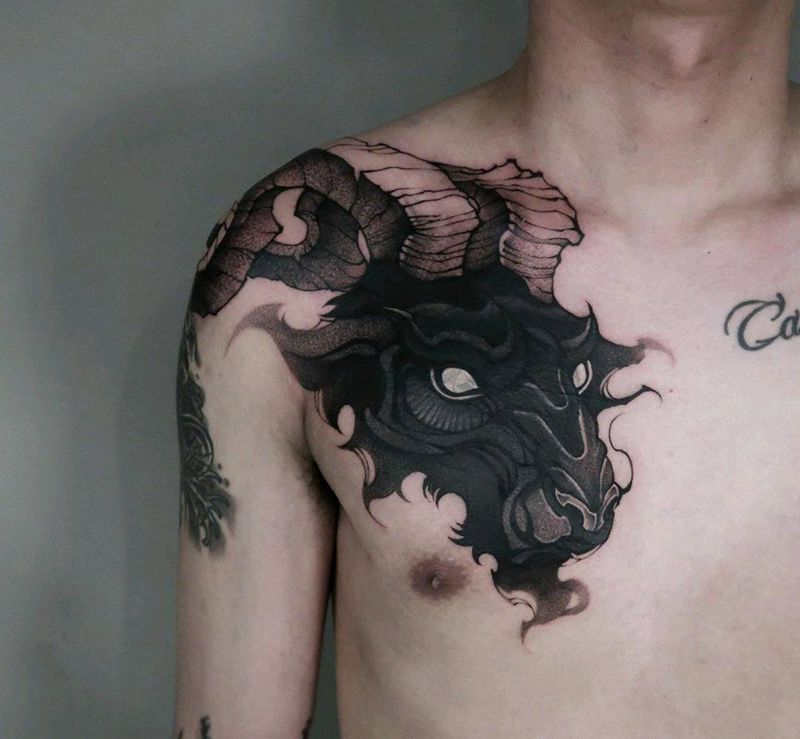 黑暗羊头纹身图片_胸部New School纹身图案