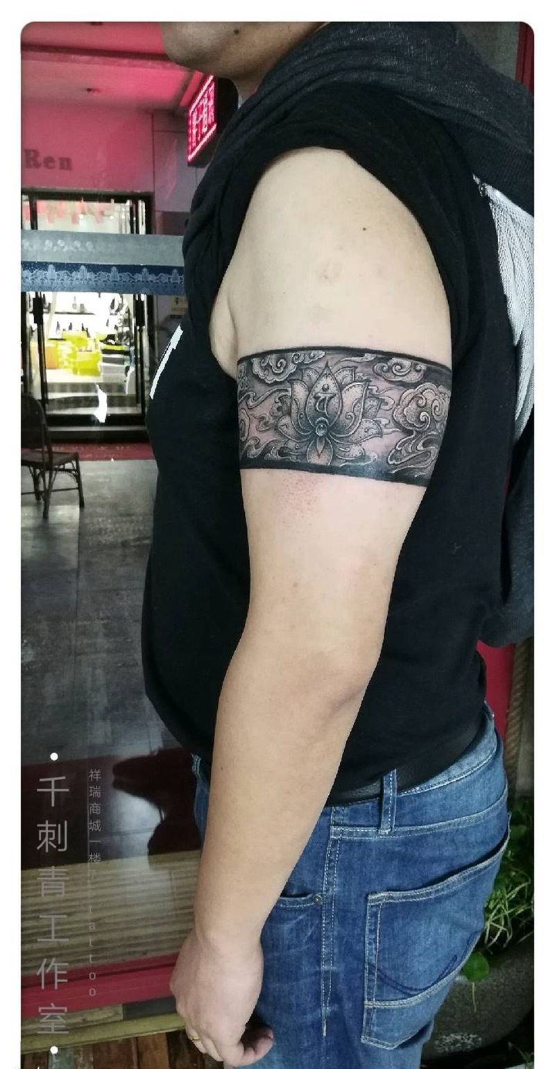 妙生无花纹身图片_手臂新传统图腾臂环纹身图案