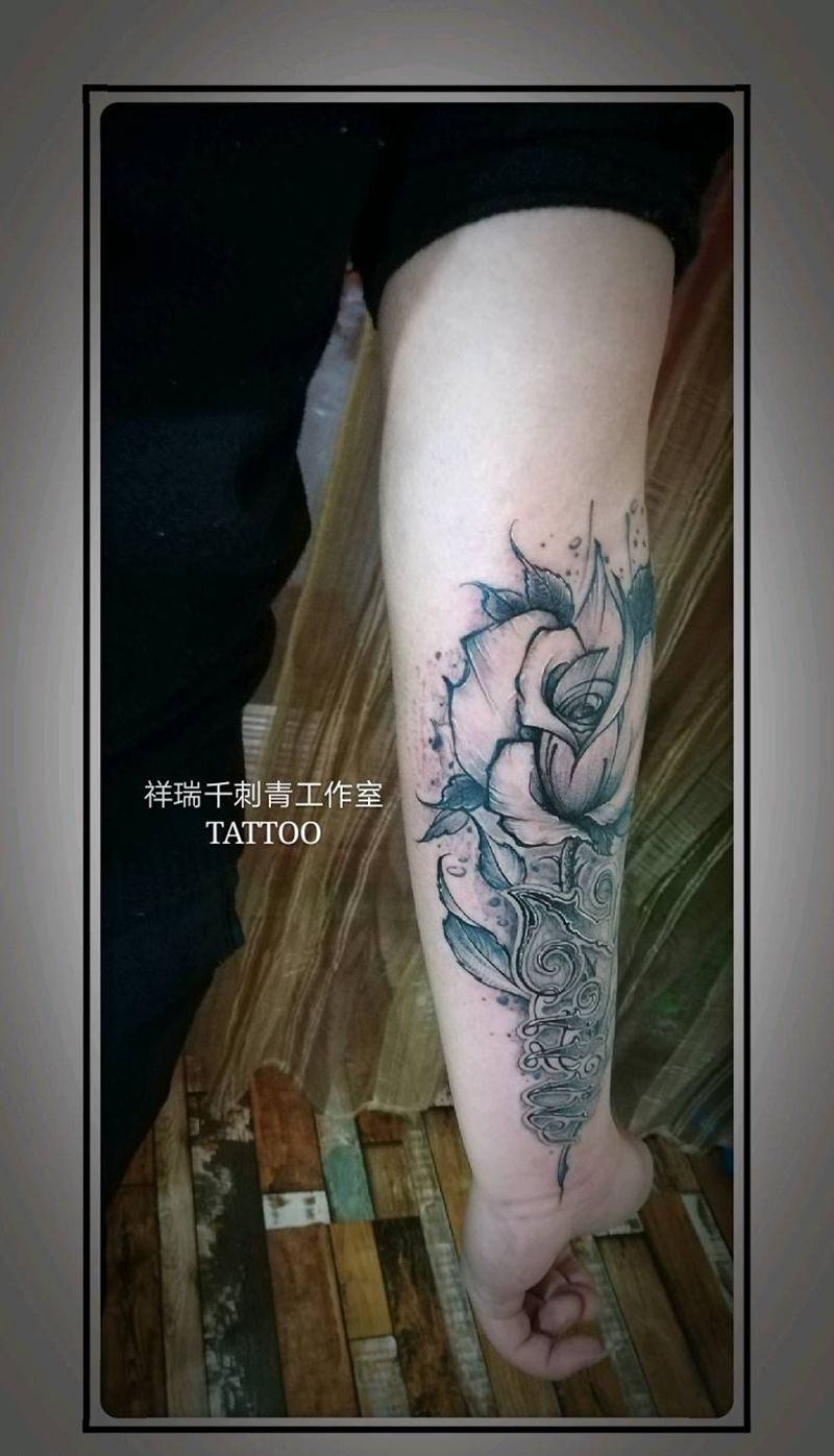 爱无悔纹身图片_手臂花体字小臂内侧纹身图案