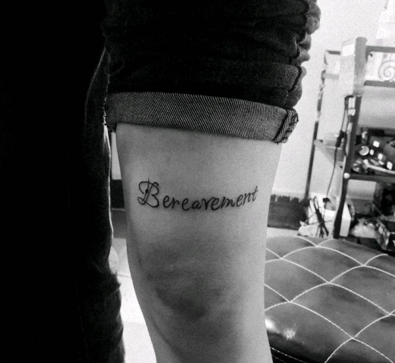 字母纹身图片_腿部字母纹身图案