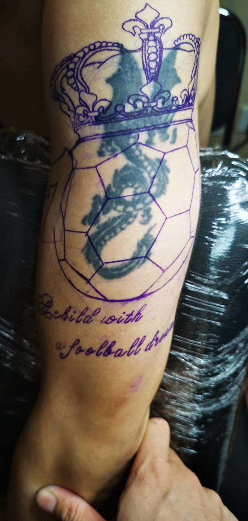 足球纹身图片_手臂纹身图案