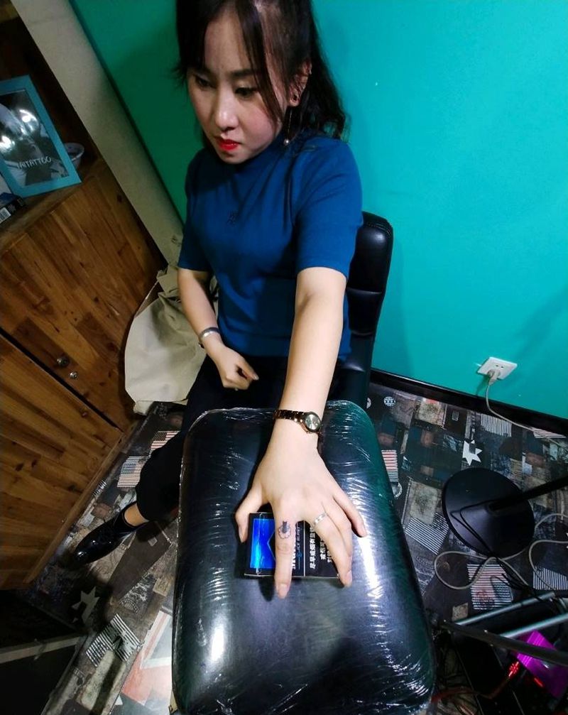 三木嘎作品纹身图片_手部图腾纹身图案