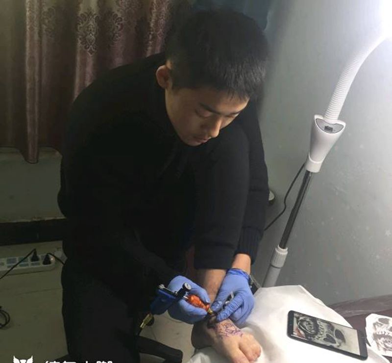 欧美纹身图片_脚部欧美写实纹身图案