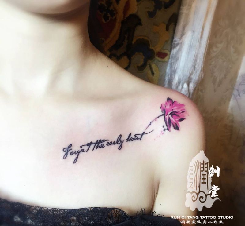 不忘初心纹身图片_成品颈部胸部肩部清新字符植物纹身图案