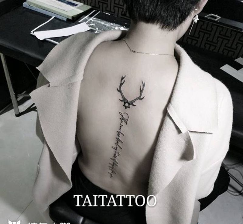 美女脊椎纹身~傣刺青纹身图片