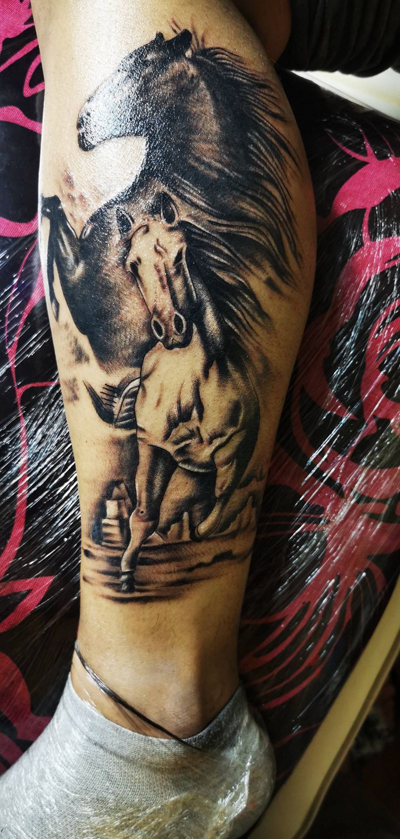 马纹身图片_腿部纹身图案