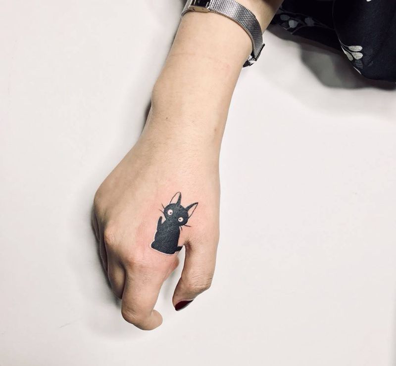 遮盖字母纹身图片