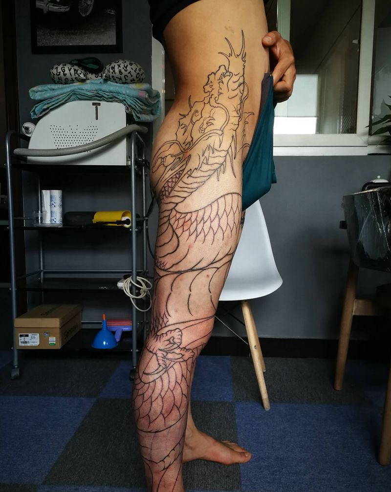 龙纹身图片_腿部老传统纹身图案