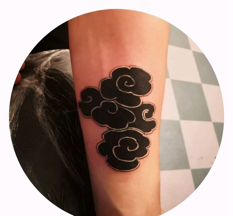 祥云纹身图片_手臂图腾遮盖纹身图案