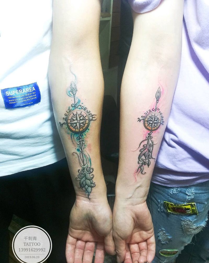 方向纹身图片_手臂情侣纹身图案