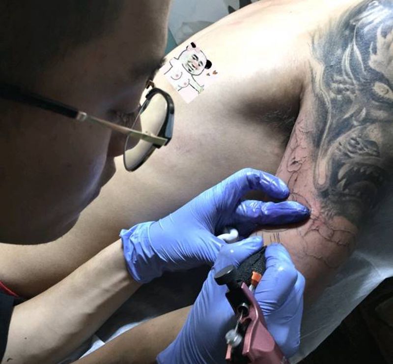 龙爪纹身图片_手臂欧美写实龙爪欧美纹身图案