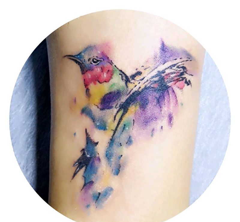 鸟儿纹身图片_腿部水彩纹身图案