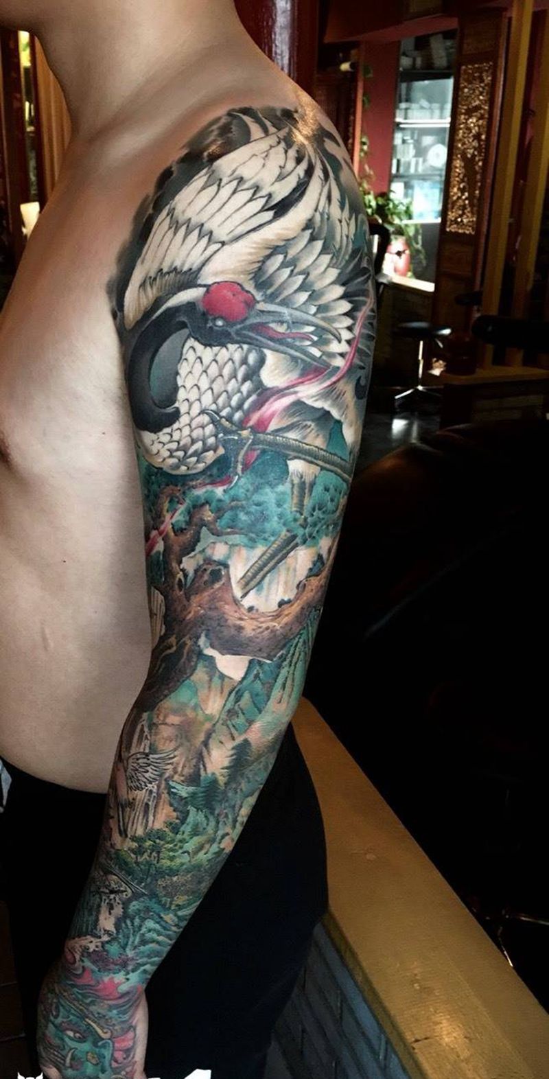 仙鹤花臂未完成，靳凯作品纹身图片_肩部手臂新传统老传统仙鹤青松原创纹身图案