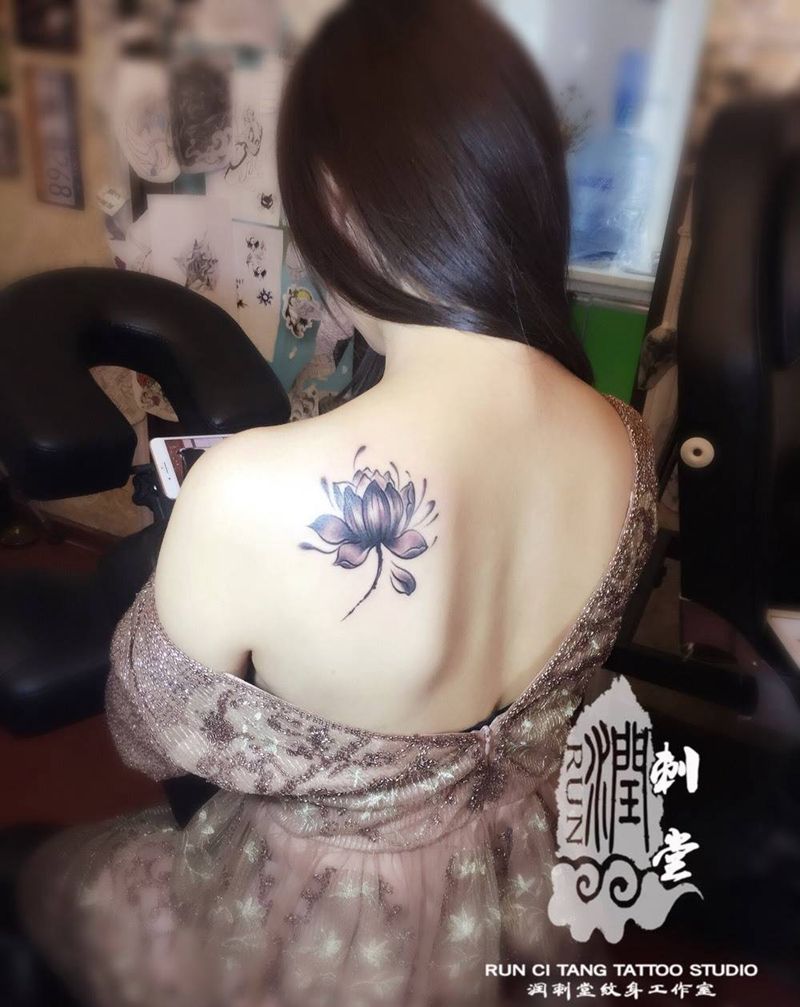 润刺青出品#荷花#纹身图片