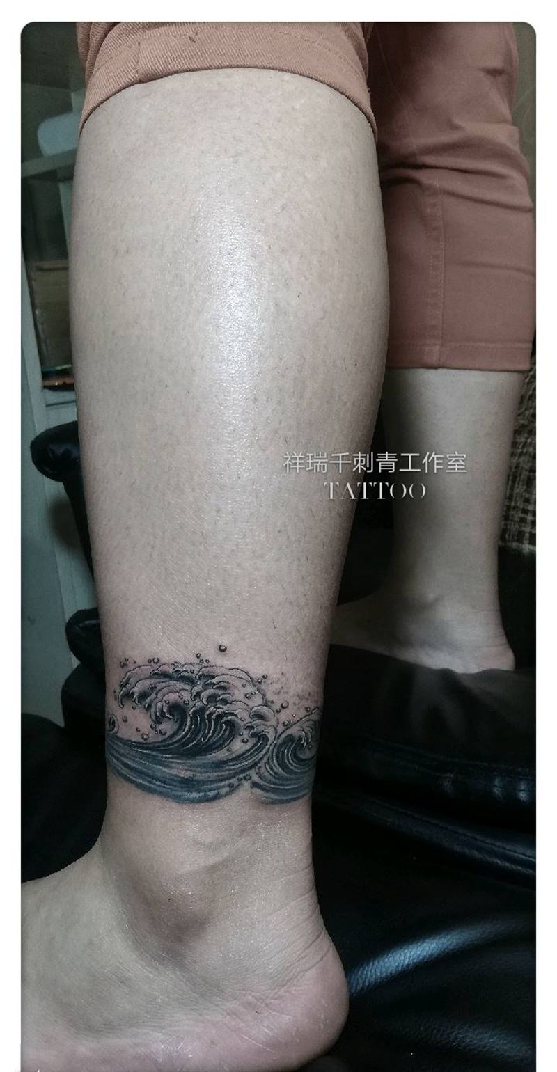 激流勇进纹身图片_腿部水墨脚踝纹身图案