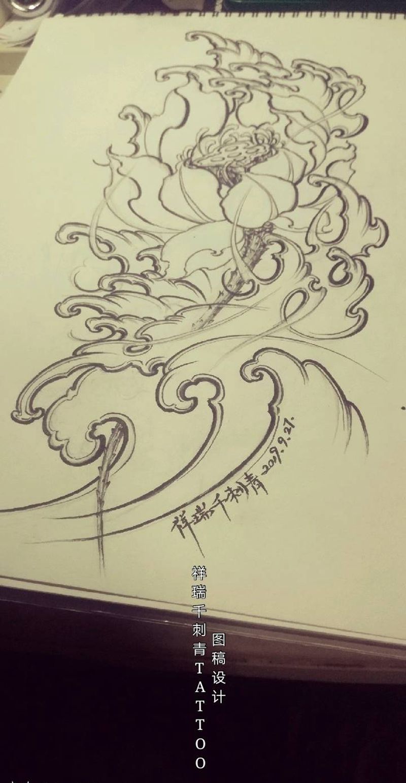 浪与莲纹身图片_腿部臀部新传统纹身图案